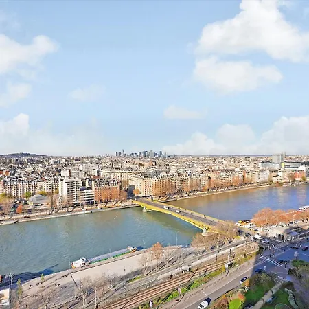 Refait A Neuf Avec Balcon Et Vue Sur La Seine - Bail Mobilite