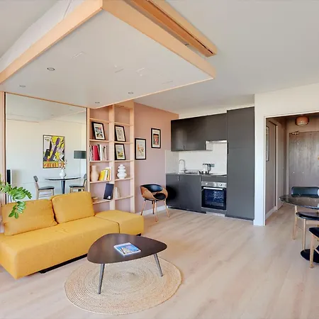 Refait A Neuf Avec Balcon Et Vue Sur La Seine - Bail Mobilite Apartment