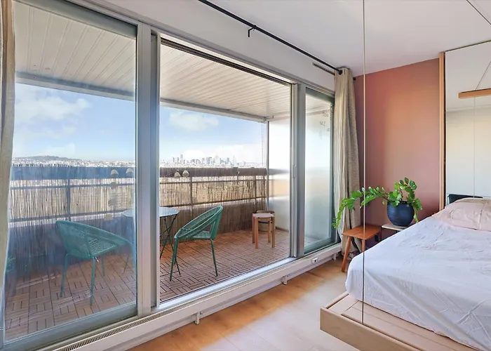 Refait A Neuf Avec Balcon Et Vue Sur La Seine - Bail Mobilite *